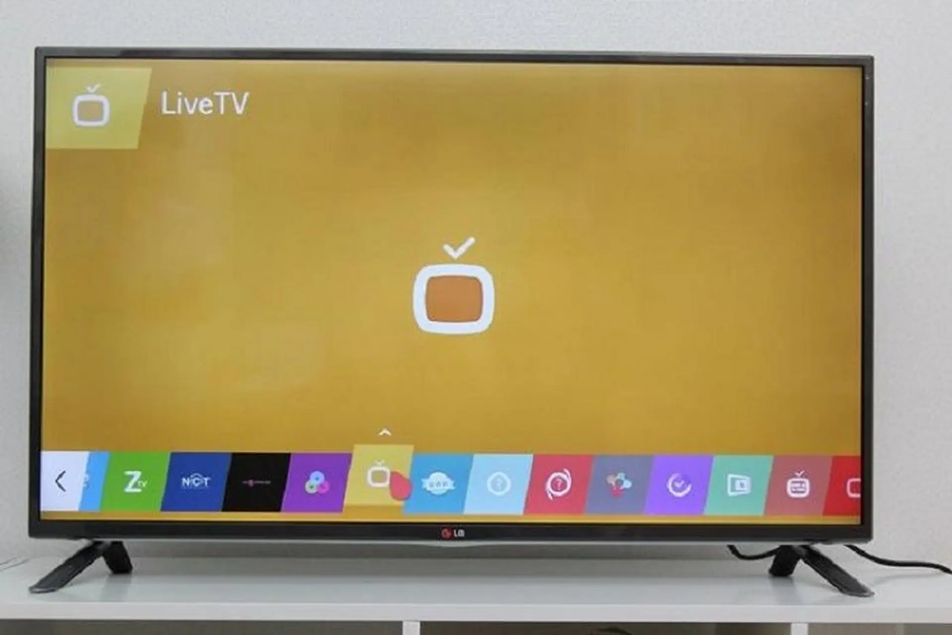 Dùng đèn pin kiểm tra lỗi đèn nền (backlight) Tivi LG