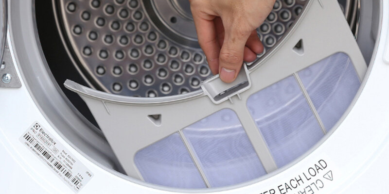 Vệ sinh lưới lọc máy sấy LG